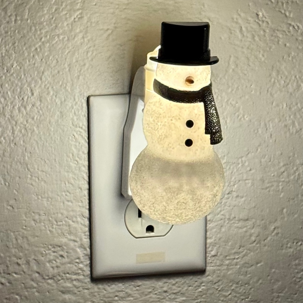 SNOWMAN Nightlight Plug - Picture 5 of 5